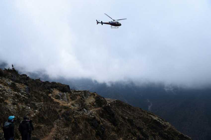 helicopter rescue of tourists in Nepal 